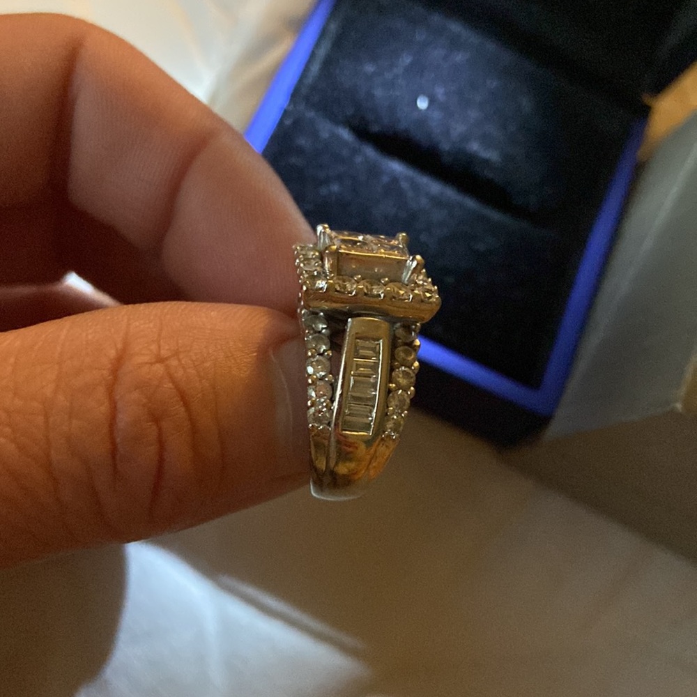 3 carat white gold diamond ring - Picture 3 of 5